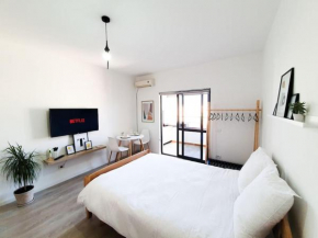 Cozy White Studio near New Bazaar / City Center